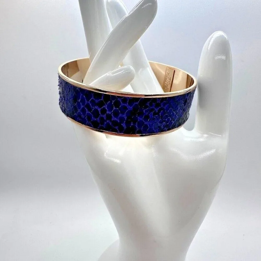 A V Max NYC Bracelet Purple Faux Reptile Skin Gold Tone .75‎ Wide Bangle